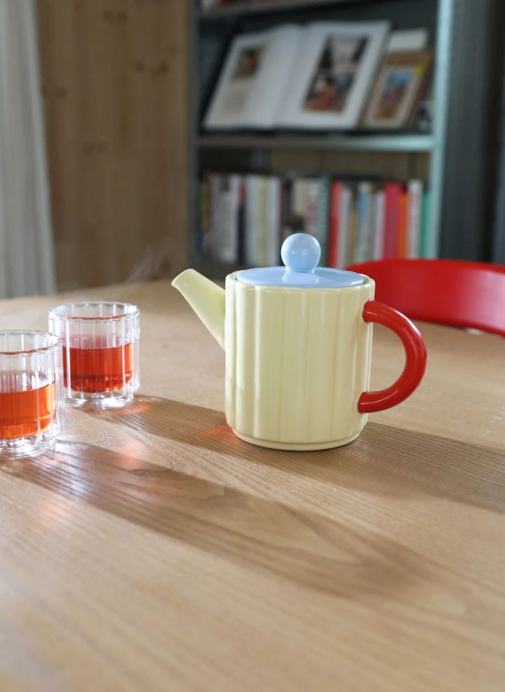 &K &Klevering Tube Teapot - Butter Yellow