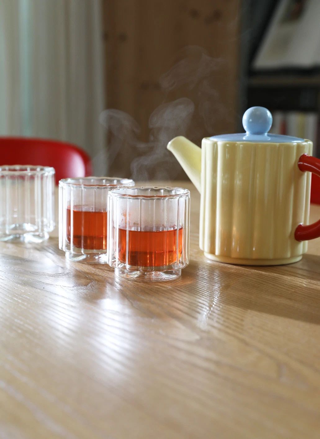 &K &Klevering Tube Teapot - Butter Yellow